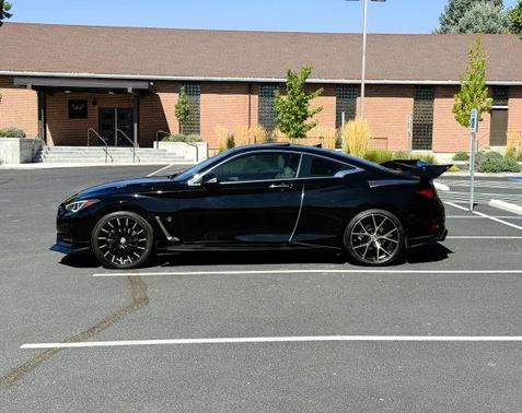 2017 INFINITI Q60 2.0T Premium