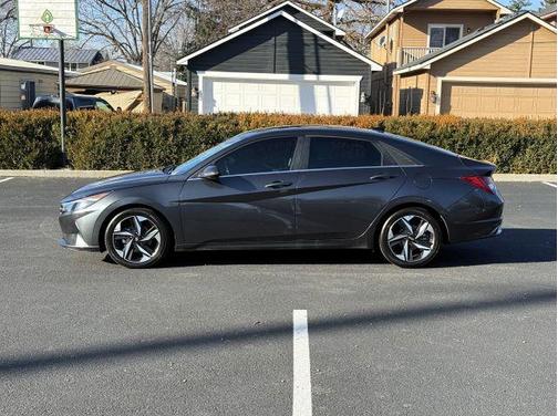 2021 Hyundai ELANTRA SEL