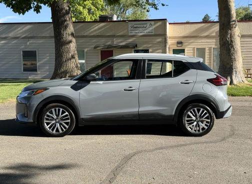 Boulder Gray 2021 Nissan Kicks SV