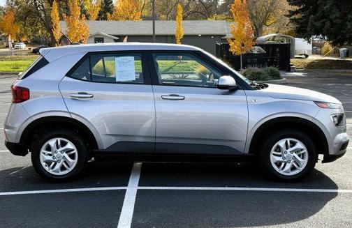 2024 Hyundai VENUE SE