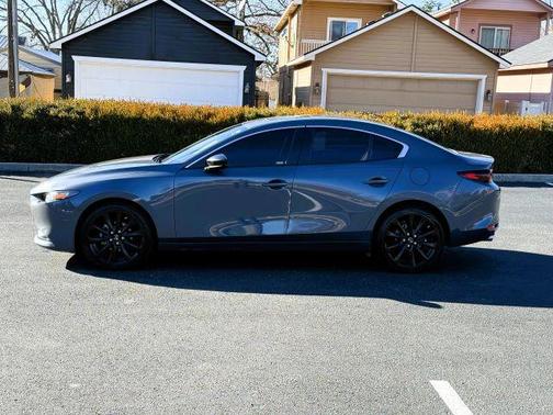 2022 Mazda Mazda3 Carbon Edition