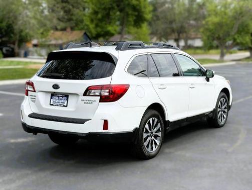 White 2017 Subaru Outback 2.5i Limited