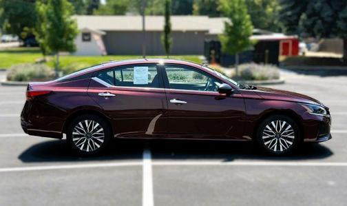 Garnet Pearl Me 2024 Nissan Altima 2.5 SV