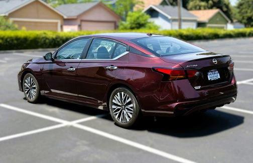 Garnet Pearl Me 2024 Nissan Altima 2.5 SV