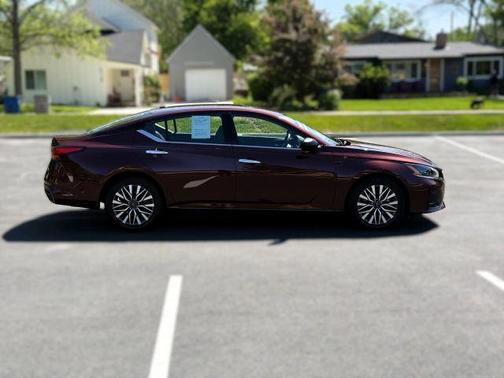 Garnet Pearl Me 2024 Nissan Altima 2.5 SV