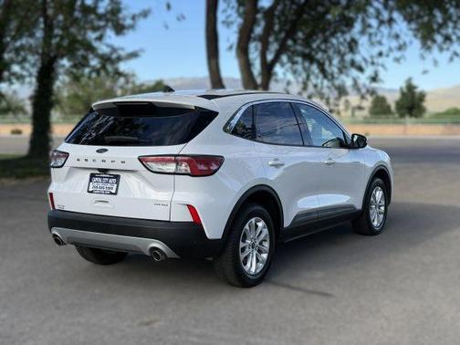 Oxford White 2021 Ford Escape SE