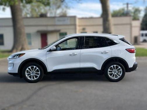Oxford White 2021 Ford Escape SE