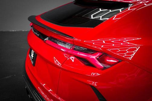 2021 Lamborghini Urus Pearl Capsule