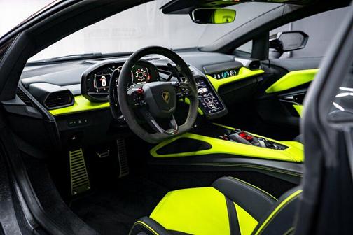 2024 Lamborghini Revuelto 