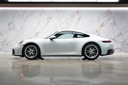 2025 Porsche 911 Carrera