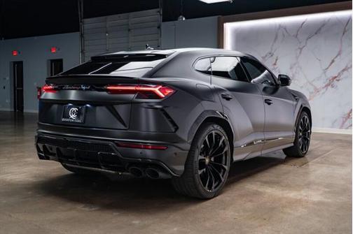 2022 Lamborghini Urus Pearl Capsule
