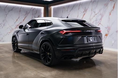 2022 Lamborghini Urus Pearl Capsule