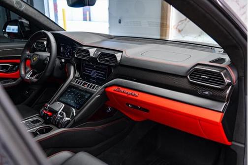 2022 Lamborghini Urus Pearl Capsule