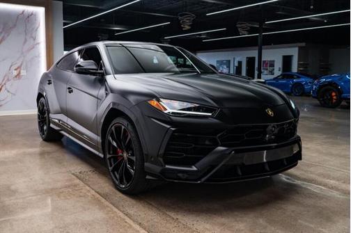 2022 Lamborghini Urus Pearl Capsule