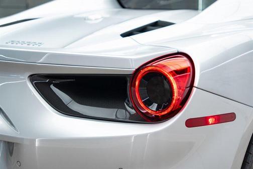 2019 Ferrari 488 Spider Base