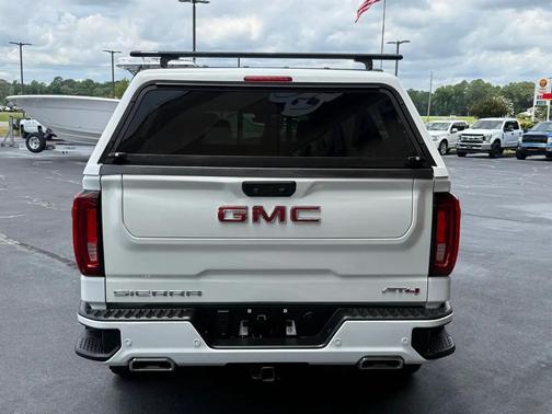 Summit White 2023 GMC Sierra 1500 AT4