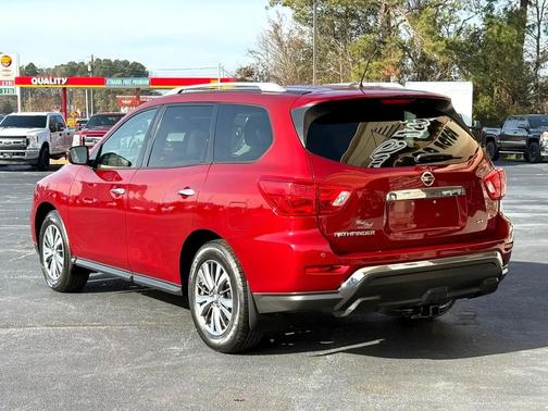 2018 Nissan Pathfinder SV
