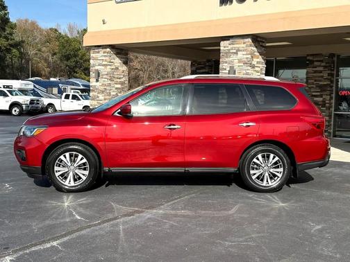 2018 Nissan Pathfinder SV