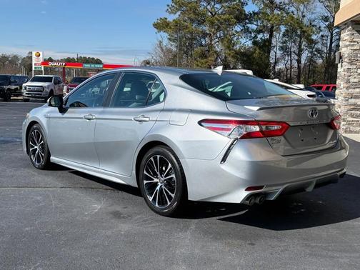 2020 Toyota Camry SE