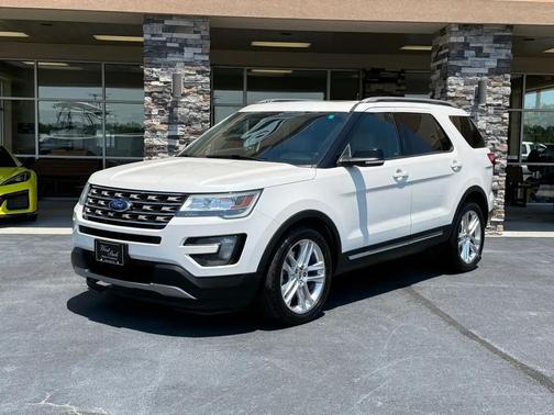 White 2016 Ford Explorer XLT