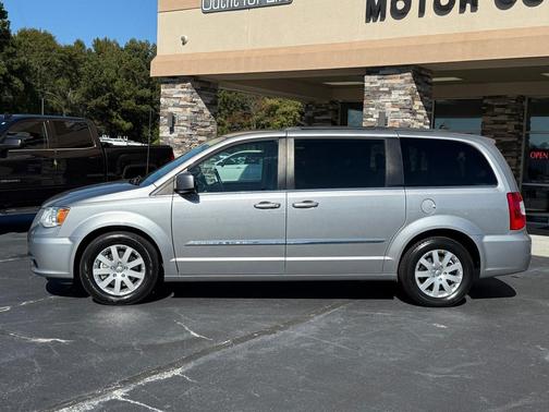 2016 Chrysler Town & Country Touring