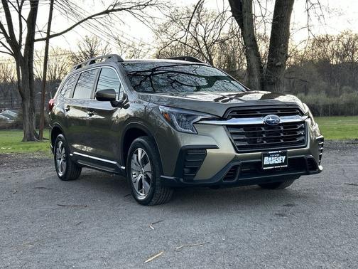 Autumn Green Metallic 2023 Subaru Ascent Premium 8-Passenger