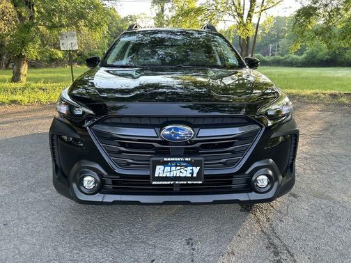 Crystal Black Silica 2025 Subaru Outback Premium