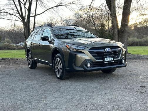 Autumn Green Metallic 2025 Subaru Outback Premium