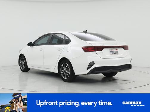 White 2023 Kia Forte LX