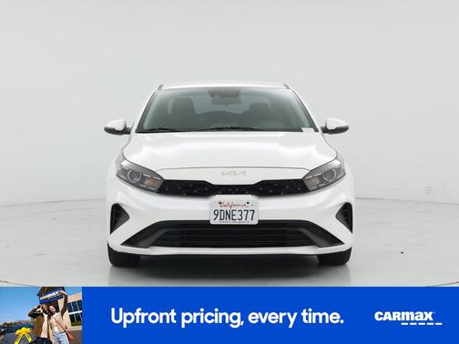 White 2023 Kia Forte LX