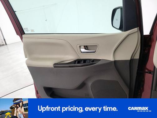 Burgundy 2019 Toyota Sienna XLE