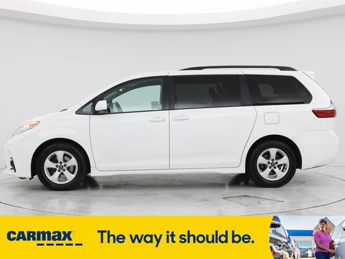 2019 Toyota Sienna LE