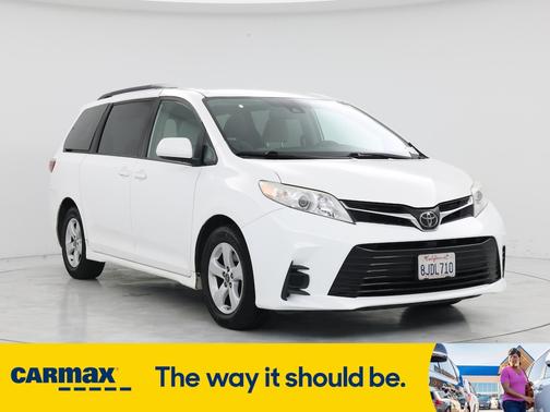 2019 Toyota Sienna LE