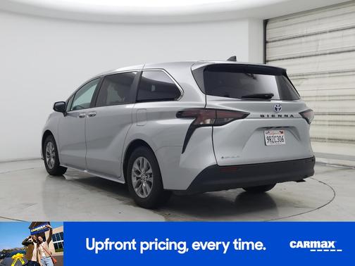 2025 Toyota Sienna XLE