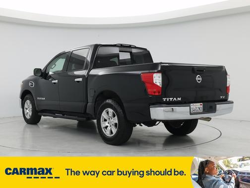 2017 Nissan Titan SV