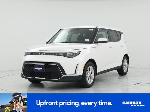 White 2024 Kia Soul LX