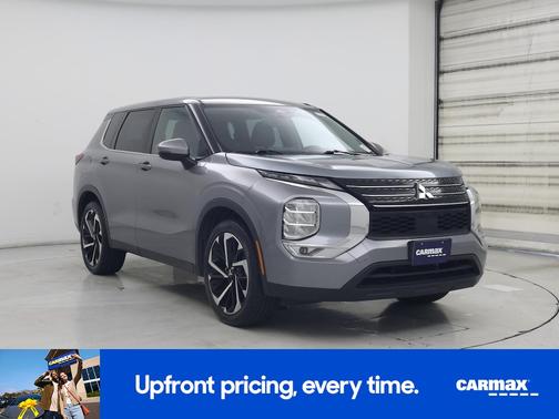 Black 2023 Mitsubishi Outlander SE