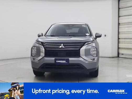 Black 2023 Mitsubishi Outlander SE