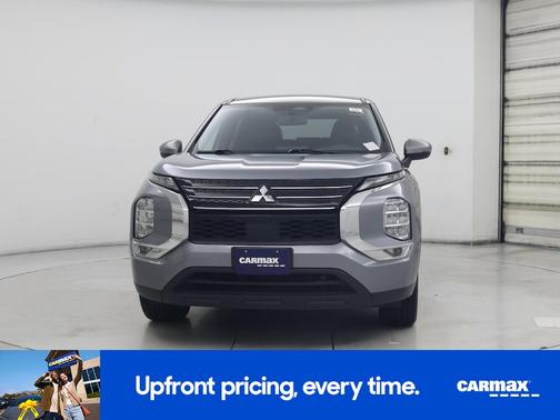 Black 2023 Mitsubishi Outlander SE