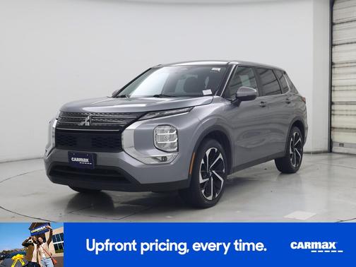 Black 2023 Mitsubishi Outlander SE