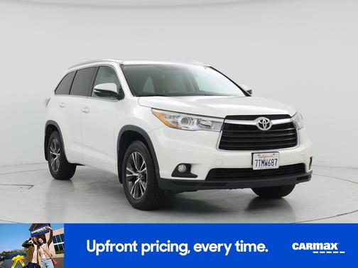 White 2016 Toyota Highlander XLE