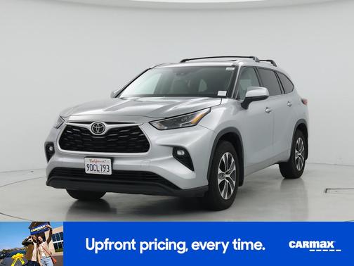 Silver 2022 Toyota Highlander XLE