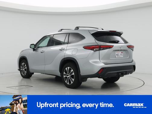 Silver 2022 Toyota Highlander XLE