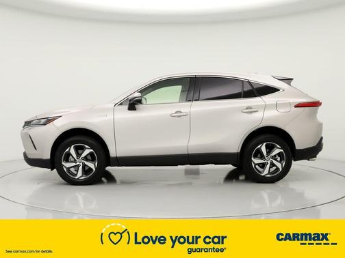 Photo 3 of 24 of 2021 Toyota Venza LE