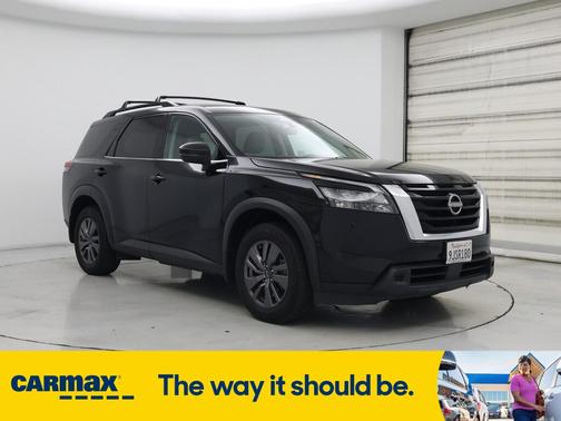 2024 Nissan Pathfinder SV