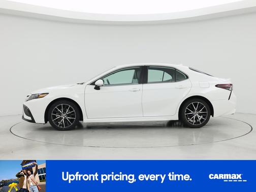 2022 Toyota Camry Hybrid SE