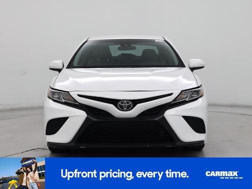 White 2018 Toyota Camry SE