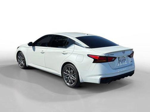 2023 Nissan Altima SR VC-Turbo FWD