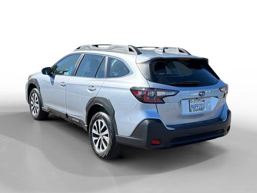 Ice Silver Metallic 2025 Subaru Outback Base