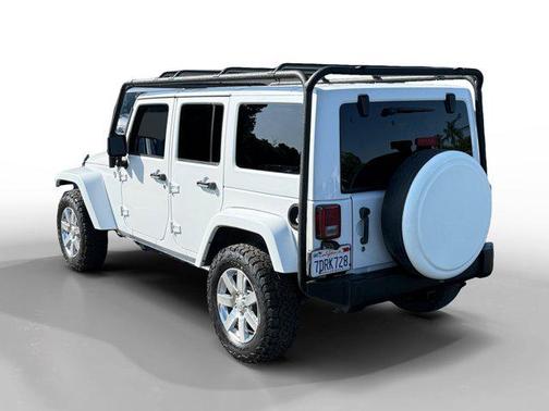 Bright White Clearcoat 2014 Jeep Wrangler Unlimited Sahara